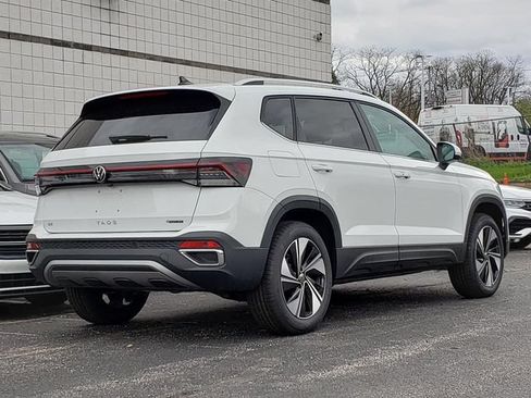 New 2026 Volkswagen Taos SE AWD/4WD image 3