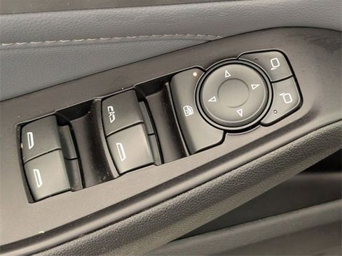 Used 2019 Chevrolet Traverse LT image 12