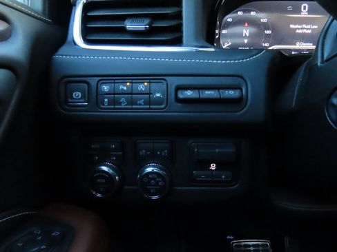 Used 2024 GMC Yukon Denali Ultimate image 34