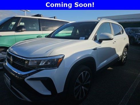 Used 2023 Volkswagen Taos SE image 1