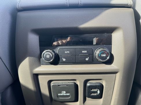 Used 2018 Chevrolet Traverse Premier image 12