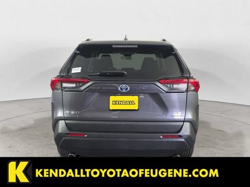 Used 2022 Toyota RAV4 LE AWD/4WD image 4