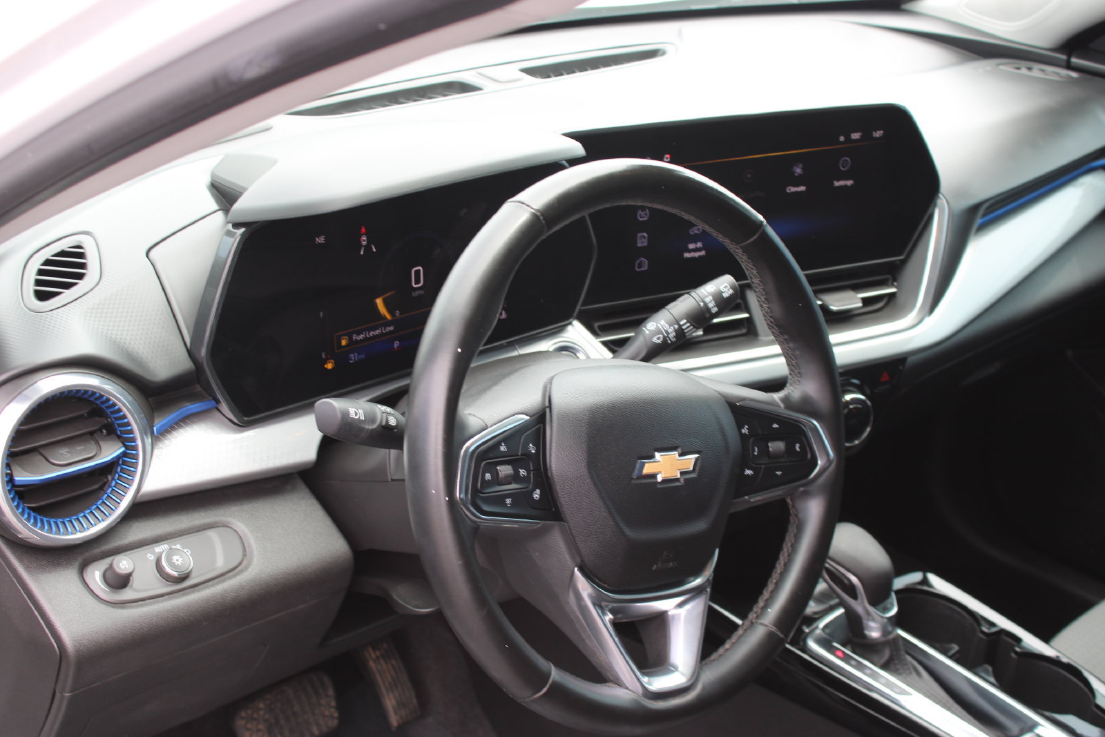 Used 2024 Chevrolet Trax LT w/ Driver Confidence Package FWD image 10