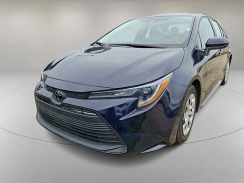 Used 2024 Toyota Corolla LE FWD image 4