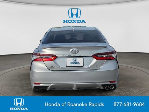 Used 2022 Toyota Camry SE FWD image 4