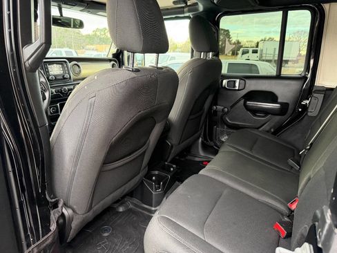 Used 2018 Jeep Wrangler Unlimited Sport image 9