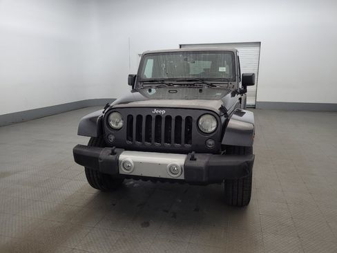 Used 2014 Jeep Wrangler Unlimited Sahara w/ Dual Top Group AWD/4WD image 15