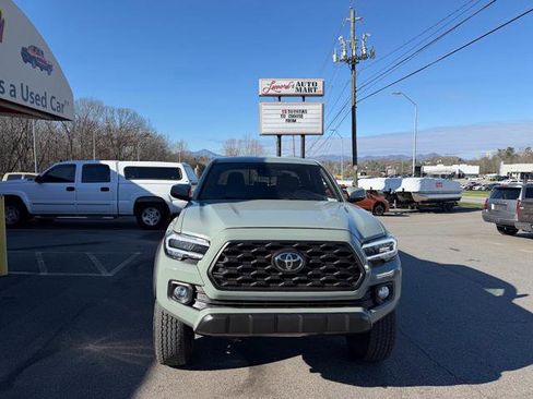 Used 2022 Toyota Tacoma TRD Off-Road w/ Technology Package image 2