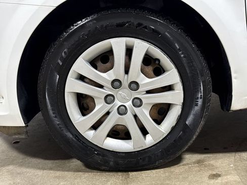 Used 2018 Chevrolet Sonic LS FWD image 26