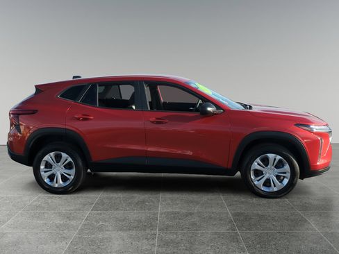 Used 2024 Chevrolet Trax LS image 6