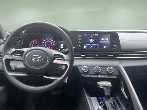 Used 2021 Hyundai Elantra SE image 13