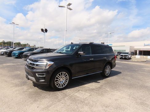 Used 2023 Ford Expedition Limited image 2