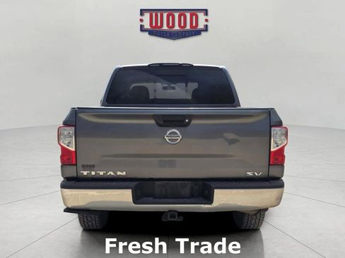 Used 2018 Nissan Titan SV image 5
