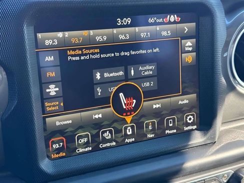 Used 2022 Jeep Wrangler Unlimited Sahara w/ Cold Weather Group image 20