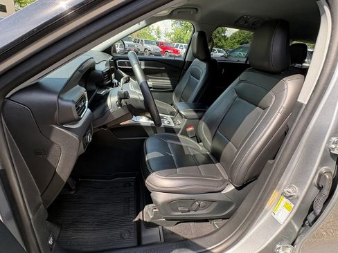 Used 2023 Ford Explorer XLT w/ Equipment Group 202A AWD/4WD image 2