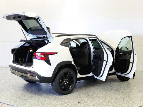 New 2026 Chevrolet Trax ACTIV w/ Sunroof Package image 12