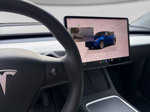 Used 2022 Tesla Model Y Long Range AWD/4WD image 6