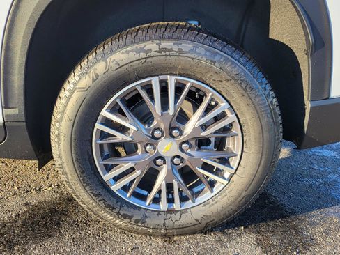 New 2026 Chevrolet Traverse LT w/ Driver Confidence Package FWD image 20