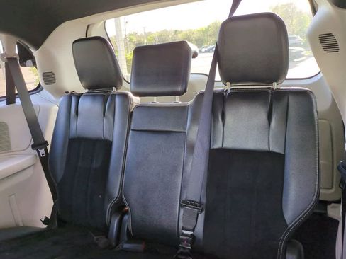 Used 2017 Dodge Grand Caravan SXT image 13
