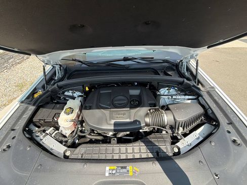 Used 2023 Jeep Grand Cherokee Overland AWD/4WD image 67