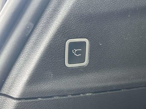 Used 2026 Chrysler Pacifica Select FWD image 11