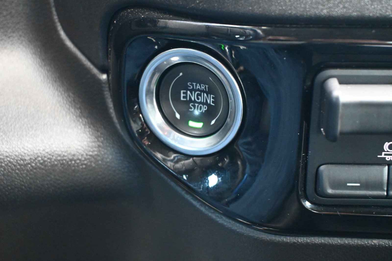 Used 2025 GMC Sierra 1500 SLT RWD image 15