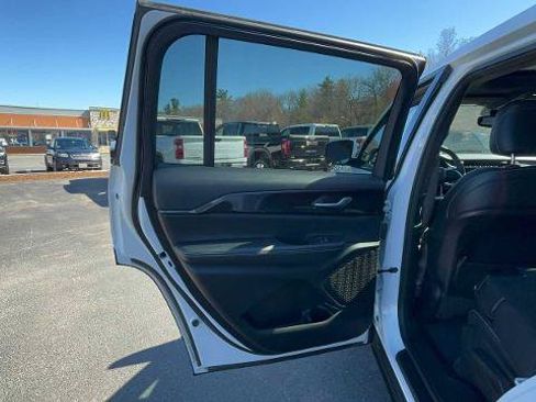 Used 2023 Jeep Grand Cherokee L Laredo AWD/4WD image 31