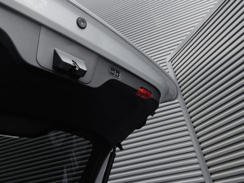 Used 2025 Porsche Macan Electric RWD image 29