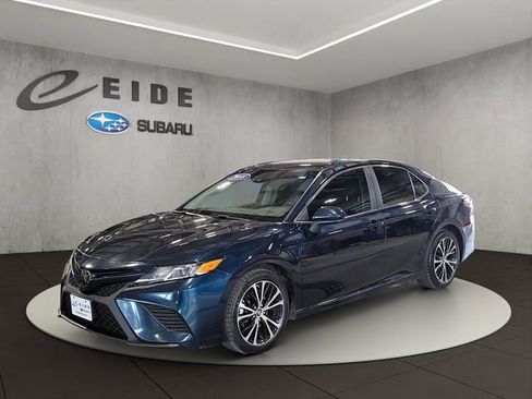 Used 2018 Toyota Camry SE FWD image 2