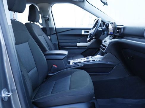 Certified 2024 Ford Explorer XLT RWD image 16