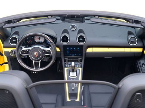 Used 2025 Porsche 718 Boxster S image 18