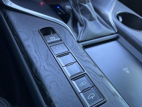 Used 2023 Lexus LX 600 4WD w/ Luxury Package image 39