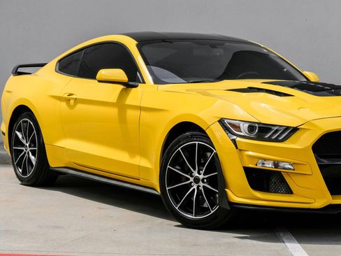 Used 2017 Ford Mustang GT w/ GT Performance Package RWD image 3