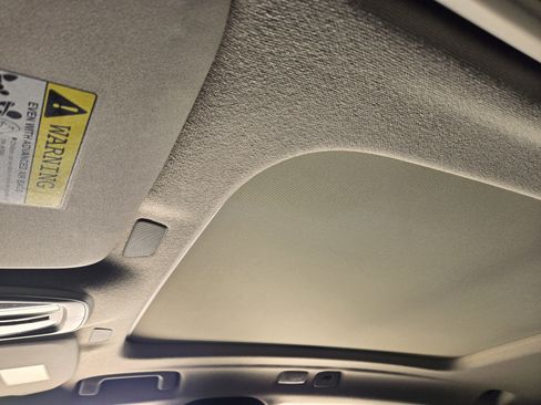 Used 2023 Volvo XC40 B5 Plus image 41