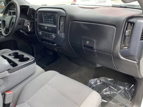 Used 2018 Chevrolet Silverado 1500 Custom w/ Custom Convenience Package RWD image 16