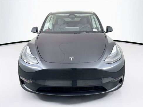 Used 2024 Tesla Model Y Long Range image 9