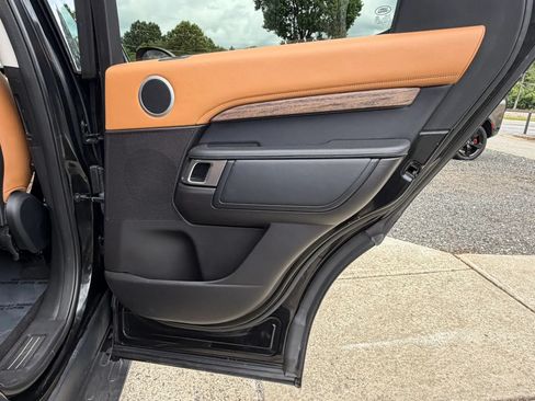 Used 2017 Land Rover Discovery HSE Luxury AWD/4WD image 18