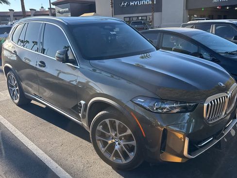 Used 2025 BMW X5 xDrive40i w/ Premium Package image 2