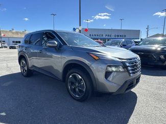 Used 2024 Nissan Rogue SV video 3