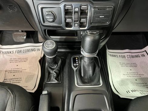 Used 2023 Jeep Wrangler Unlimited Sport AWD/4WD image 13
