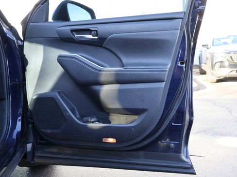 Used 2020 Toyota Highlander XLE image 9