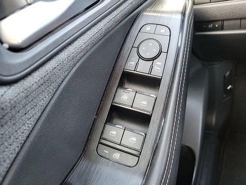 Used 2022 Nissan Rogue SV FWD image 13