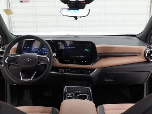 Used 2025 Chevrolet Equinox ACTIV w/ Safety and Technology Package FWD image 41