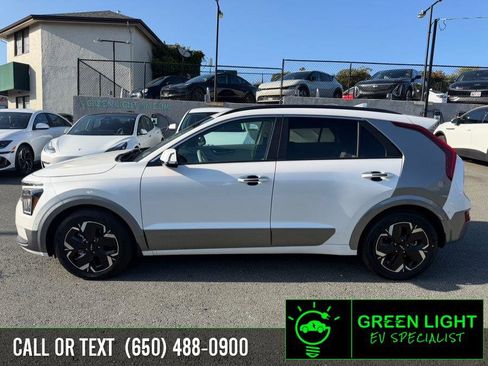 Used 2023 Kia Niro Wave w/ Wave Preserve Package image 8