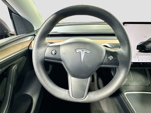 Used 2022 Tesla Model Y Long Range AWD/4WD image 17