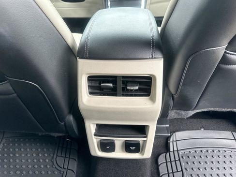 Used 2020 Ford Edge Titanium FWD image 14