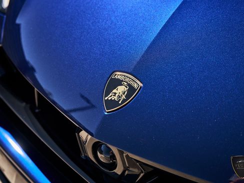 Used 2026 Lamborghini Urus SE AWD/4WD image 7
