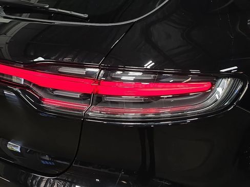 Certified 2026 Porsche Macan AWD/4WD image 30