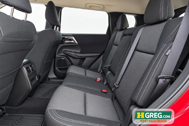 Used 2026 Mitsubishi Outlander ES FWD image 11