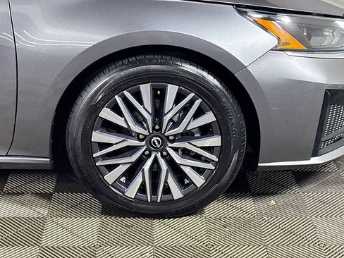Used 2023 Nissan Altima 2.5 SV w/ SV Premium Package FWD image 24